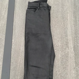 Fakeskinn jeans - Storlek 40. Köpta för 500kr på Lindex 
