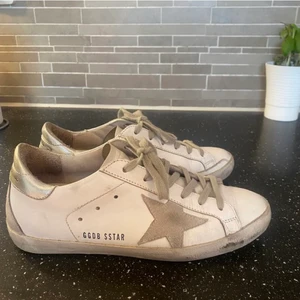 Golden goose  -  Nya golden goose i topp skick!🥰 nypris 4500kr storlek 37✨✨✨