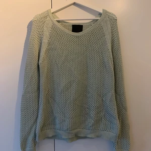 Mintgrön tröja  - Mintgrön stickad tröja. Storlek M. 