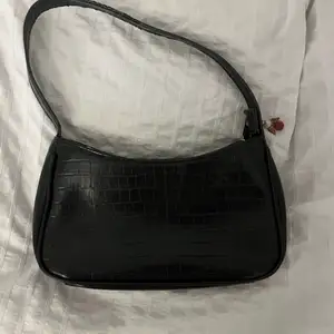 Söt använd svart väska