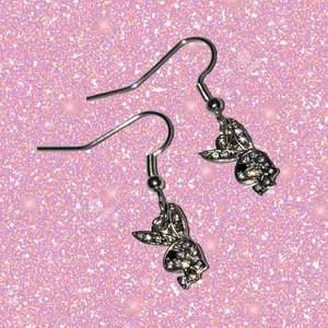 Playboy örhängen - Super gulliga Playboy örhängen som jag gjort själv!💞 Frakt tillkommer på 12kr *finns endast ett par kvar*