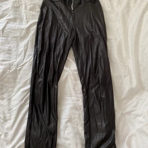 Skinntights - Tighta skinntights med smal passform, petite. Frakt står köpare för (köpare väljer fraktsätt) eller kan vi mötas upp i Kävlinge/Lund/Landskrona/Staffanstorp/Löddeköpinge osv 