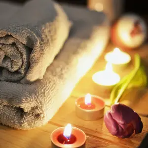 Klassisk massage HAWAIIMASSAGE – LOMI LOMI Hot stone massage Anti celulit massage Lymfmassage (dränage) Vaxning av hela kropp                                            Gratis på FÖRSTA besöket.                   Priserna varierar mellan ‪400 - 700‬kr 30, 50 eller 90min att välja på. 