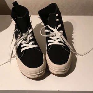 Platå skor högt skaft - Aldrig använda, svarta