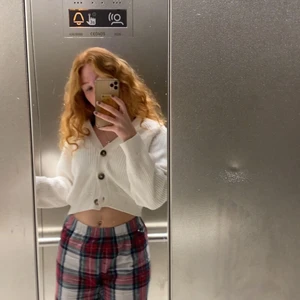 Pyjamas byxor  - Jättefina pyjamas byxor från hm, använda men i bra skick, jag som är 168 tycker att de är lite korta, inga snören i midjan, passar en XS