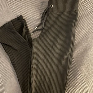 Gina tricot - Helt nya byxor från Gina. Nypris:299:- 