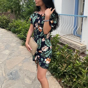 Klänning strl Xs - En fin blommig klänning i strl Xs men funkar även som S. Använd en gång🦋