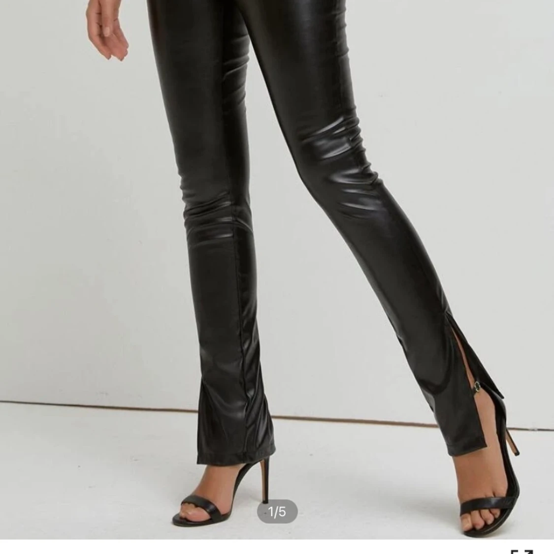 Slätt glamourös byxor strl:M