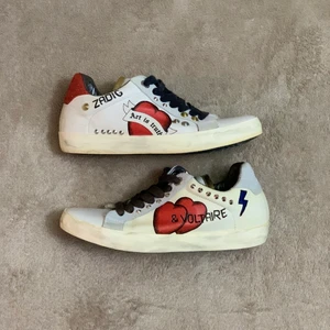 Storlek: 38 - Säljer dessa snygga Zadig & Voltaire skor som är sparsamt använda. Köparen står för eventuell frakt❗️