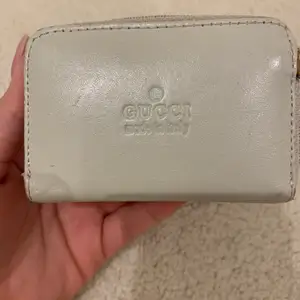 En söt liten Gucci plånbok som jag har fått av min mamma,älskar 