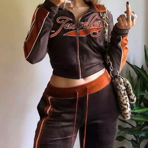 Brun dress  - Super snygg tracksuit som tyvärr inte kommit till någon användning, ligger kvar i förpackning.