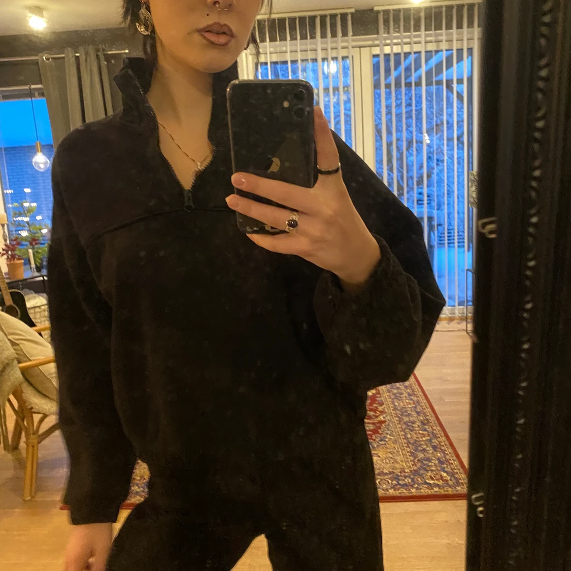 Svart tjocktröja  - 90