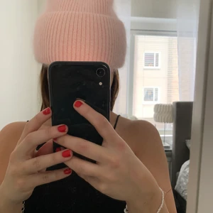 Anastasia.com mössa - Säljer min helt nya cashmere mössa från Anastasia.com💘 Köpt i höstas och använd 2 ggr endast så den är så gott som ny, nypris 300kr säljer för 170kr 