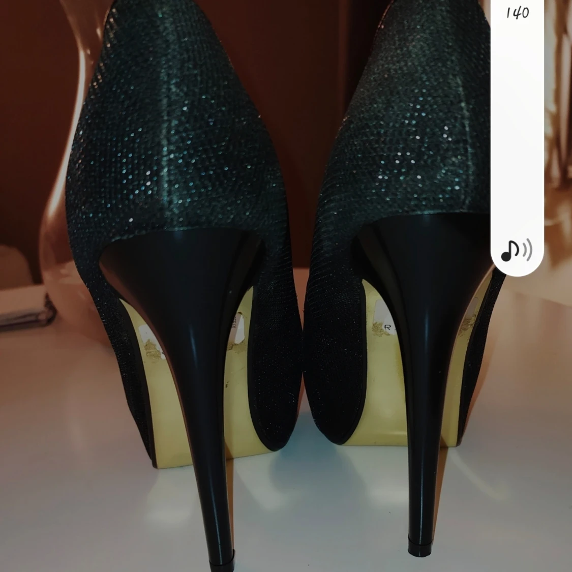 Perfekta nyårsklackarna, 38 - 90