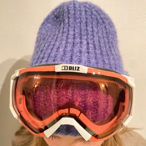Skidglasögon  - Säljer dessa jätte snygga skidglasögon från Bliz, säljer pågrund av att jag har ett par andra. Dom är änvända men är i bra skick. Nypris 249, Köparen står för frakten.  