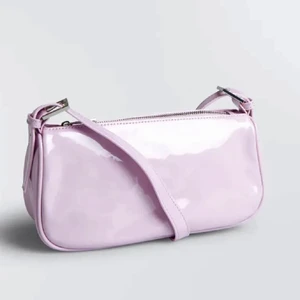 Handväska - Enkel handväska från Gina som inte finns kvar på hemsidan, aldrig använd pga att det inte riktigt passade min stil, skriv för mått osv🌸