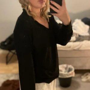 Svart tröja  - Svart topp med krage❤️