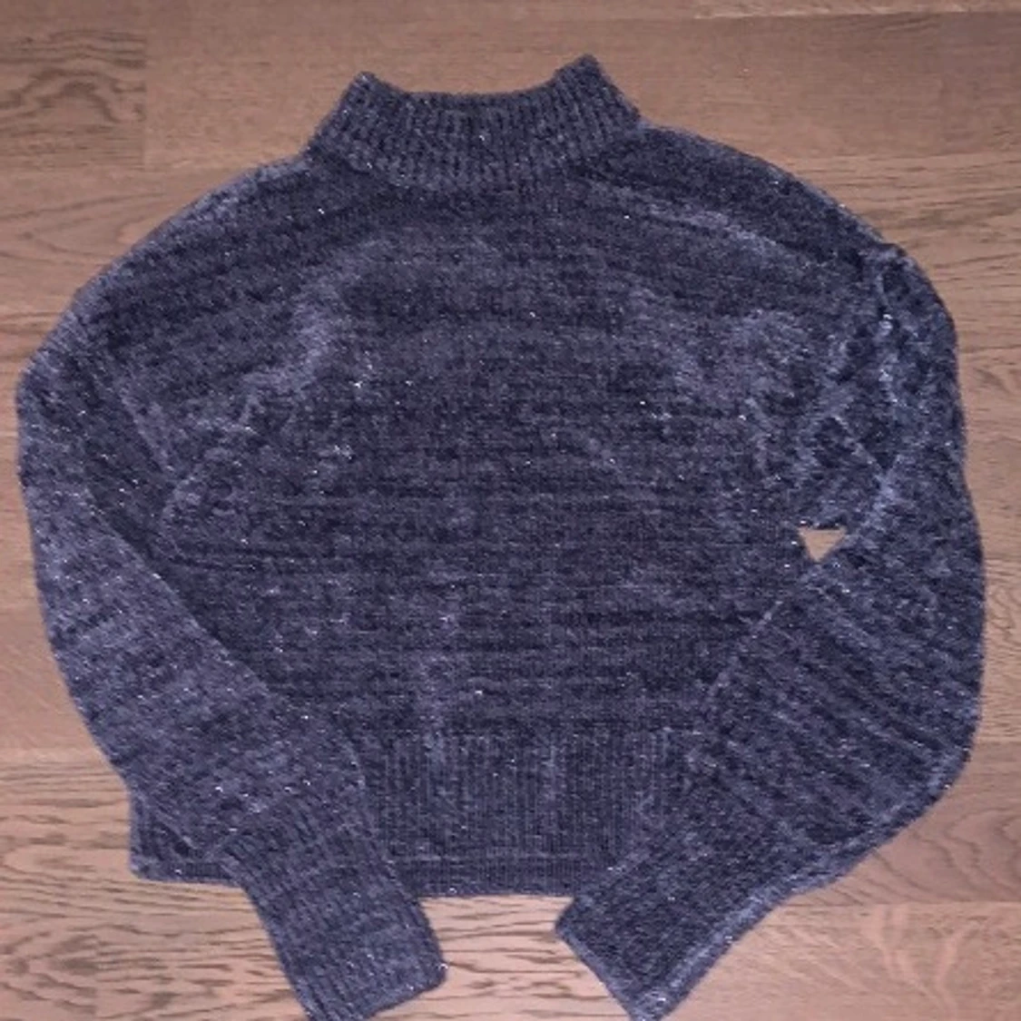 Glittrig stickad tröja