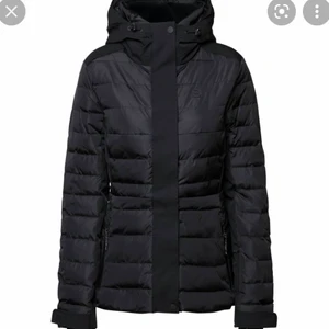 8848 Altitude skidjacka - Snygg svart skidjacka från 8848 i storlek 38 (men passar även 36). I fint skick och använd fåtal gånger. Nypris ligger runt 2800. 