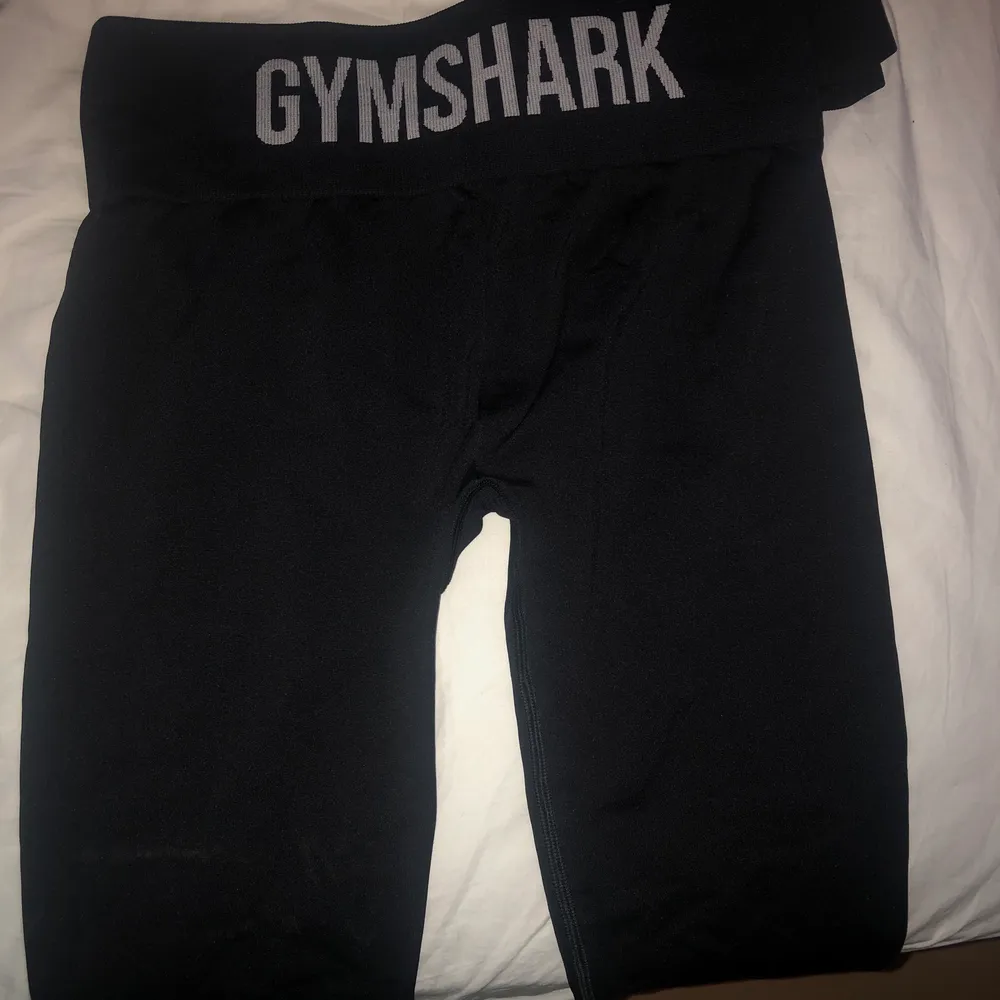 Gymshark tights strl M. Aldrig använda. Skulle säga att de passar S. Jeans & Byxor.