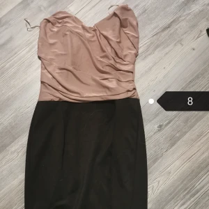 Klänning strl 8 xs s - Kan mötas upp men även skicka mot frakt kostnad 🥰 samfraktar givetvis 🥰 
