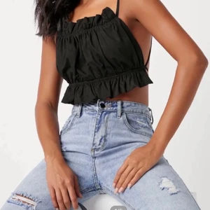 Jättefin topp - Säljer denna då jag inte fått användning för den! Aldrig använd. Den har juseterbara band, därför passar den fler