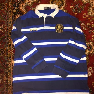 Polo piké - Godafton eller morgon  whatever säljer denna sjukt fly polo långärmade piké, fett najs mysigt matreal riktigt tjock perfekt till dig som vill se ut som bladee 2015, eller tillochmed till dig som har en moppebil den passar helt enkelt alla.