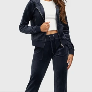 Juicy couture set - !Söker! Ett juicy couture set i antingen mörkblå (night sky) eller mörkgrå (top hat) i storlek S 