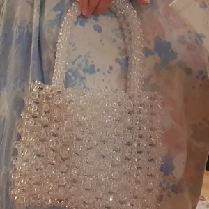Väska - Fin väska av genomskinliga pärlor. Aldrig använd. 
