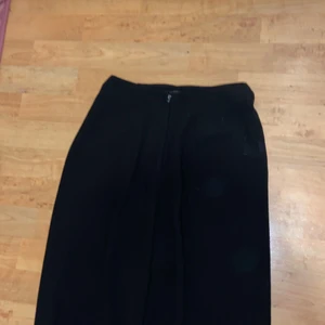 Svarta bikbok kostymbyxor  - Svarta kostym byxor från bok bok i storlek xs , skriv vid intresse✨