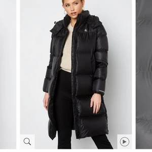 Calvin Klein  - Slutsåld överallt nypris 2999 denna jacka är så skön och varm säljes pga nyköp och har för många inga fel på den alls.. Normal i stl och nyskick 