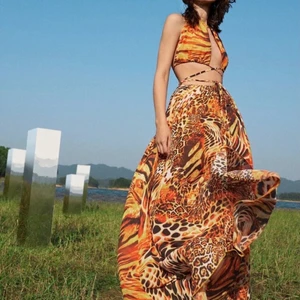 Klänning  - Köpte denna klänning men tyckte inte den passade mig så bra, därav hamnade den här. Den är helt oanvänd 