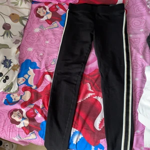 Fina sköna byxor  - Väldigt lite o använda byxor 