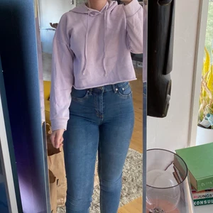 Hoodie - Lila jätteskön hoodie som är från lager 157, knappt använd😀, kan mötas upp i Mjölby, annars står köparen för frakt!