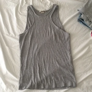 Trendigt linne från H&M Trend - Trendigt grått linne från H&M Trend | Storlek 36 