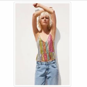 SÖKER zara topp - SÖKER denna toppen från zara. Har du en där hemma som du kan överväga att sälja så hojta till. Helst storlek S men M och L funkar också 🌺🌺