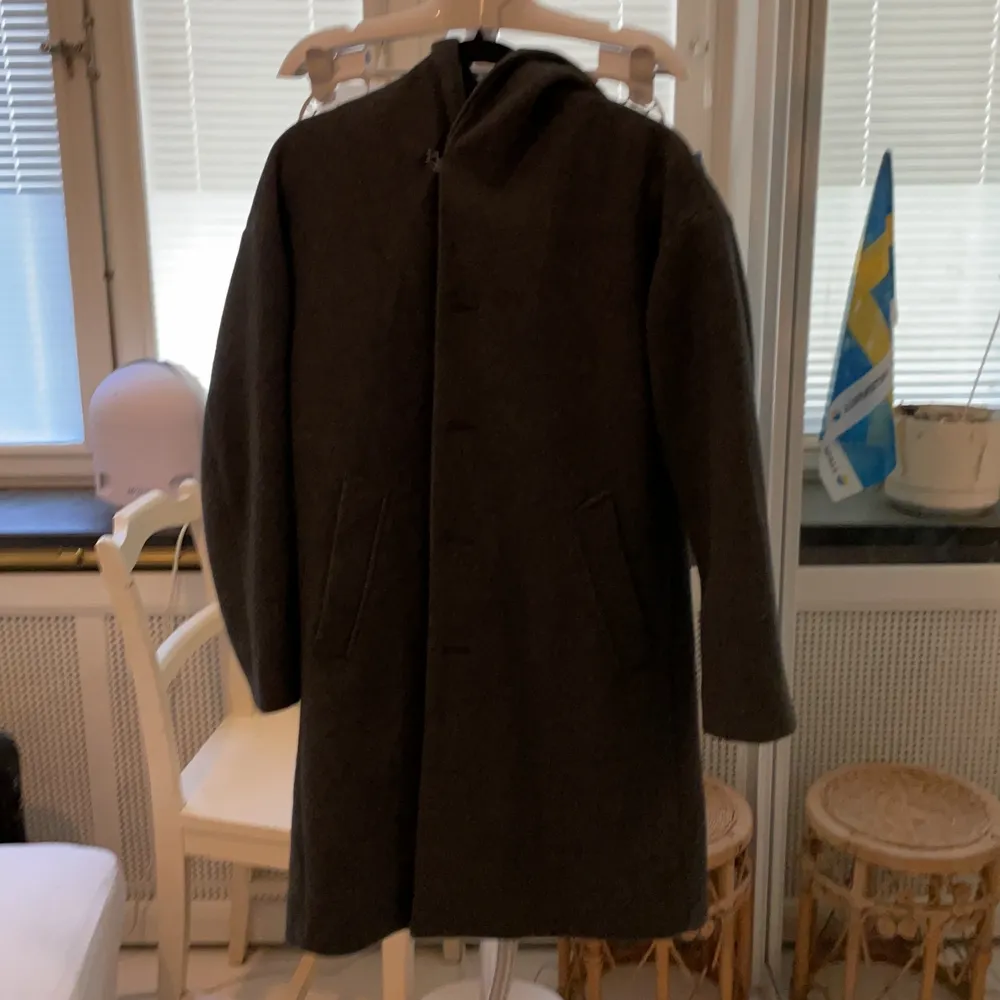 Bought in Tokyo a few years ago, rarely worn. Sturdy and warm material for fall / early spring.. Jackor.