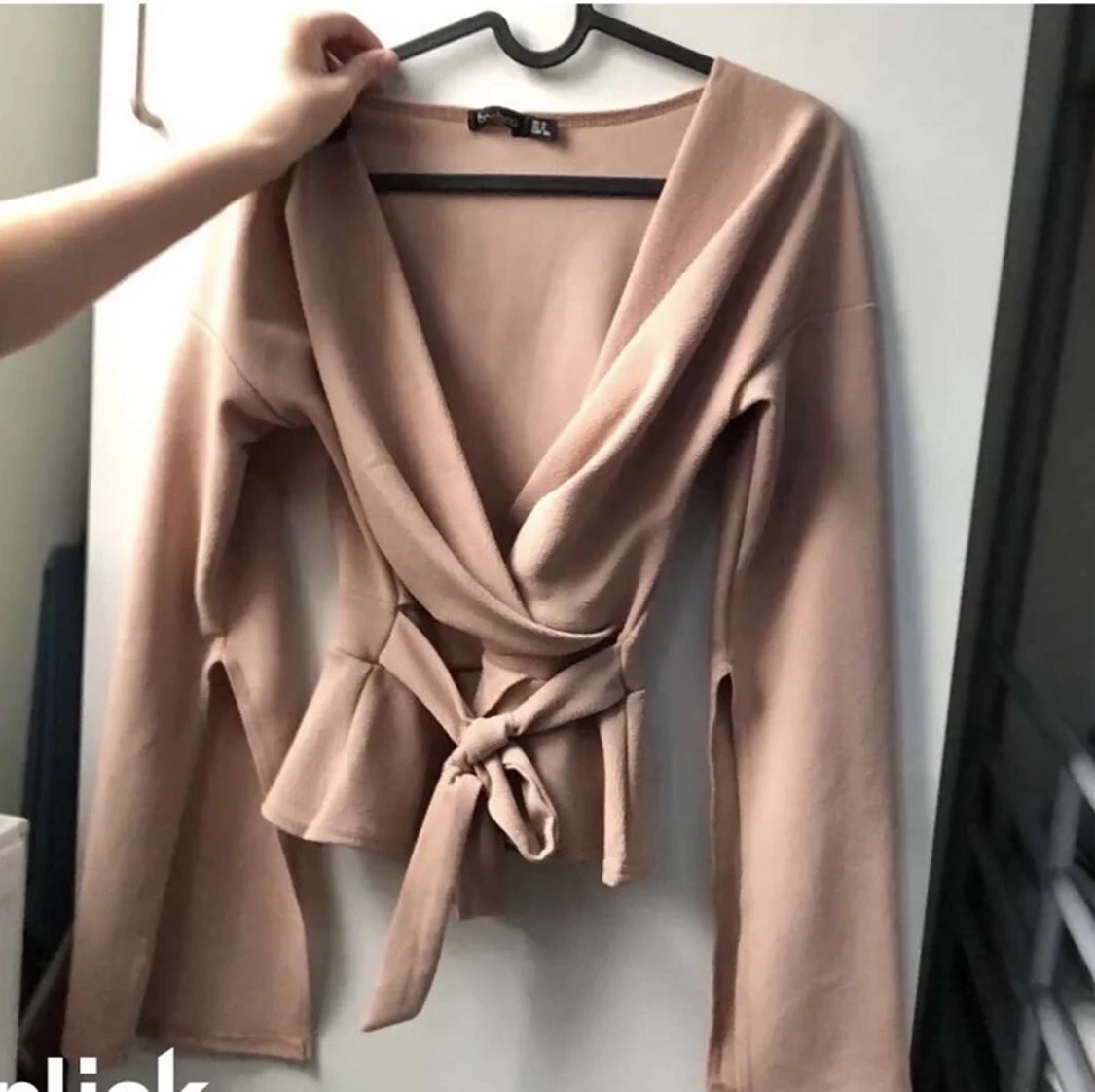 Tröja med knytning från Boohoo strl S - 90