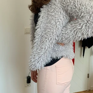 Grå kofta  - Använt, från Gina 