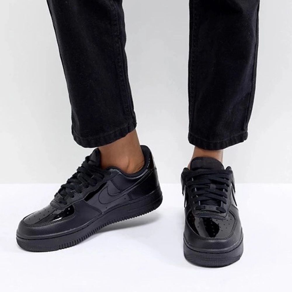 Nike air hot sale force 1 svarta