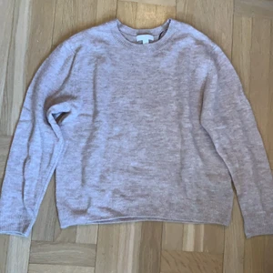 Ljusrosa stickad tröja från Hm - Ljusrosa stickad tröja från Hm. Knappt använd! Storlek xs men passar även liten s. 