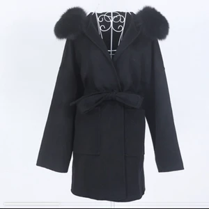 Päls kappa - Jätte fin helt ny päls kappa som tyvärr ej var min stil. Hör av er vid intresse så diskuterar vi priset:)