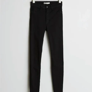 Molly Jeans från Ginatricot  - Molly jeans storlek S skröna stretchiga