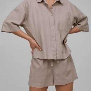 Pyamas set  - snyggt pyamas set i tvättat linne !!                                                Ordinarie pris : 300 kr