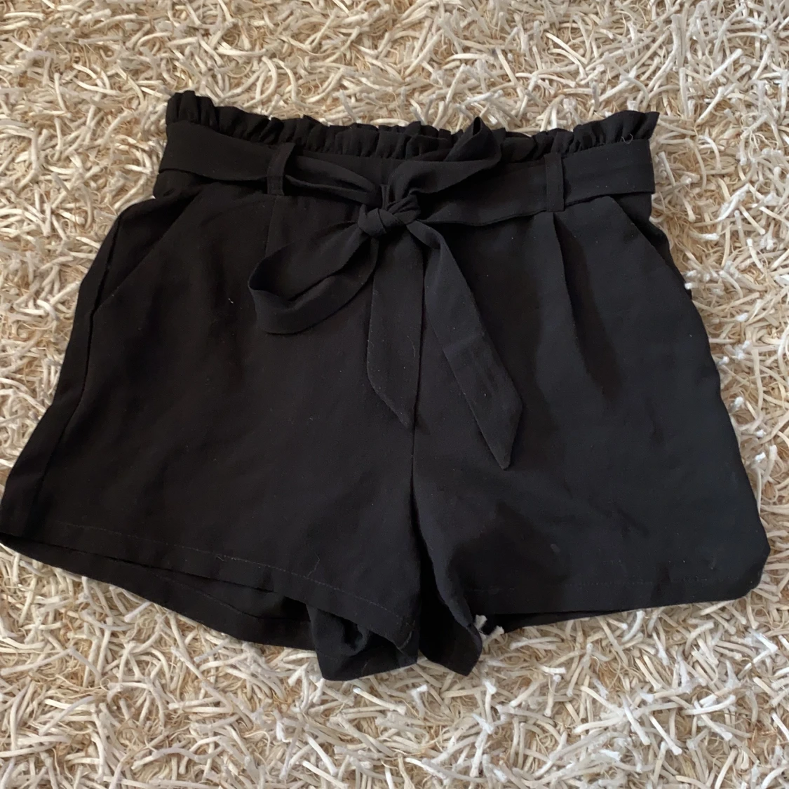 Shorts med knyte i midjan