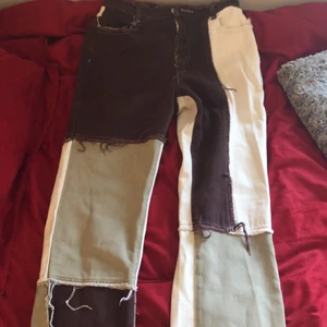 Patch work jeans - Snygga patch work jeans! Säljer då de är för stora för mig. Storlek S 