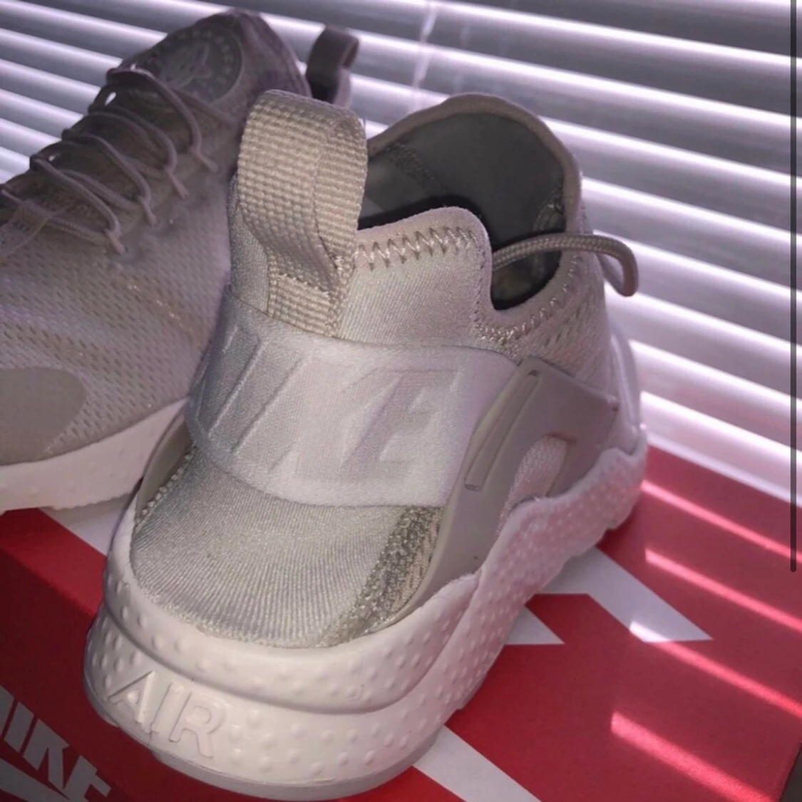 Ett par Nike air max skor