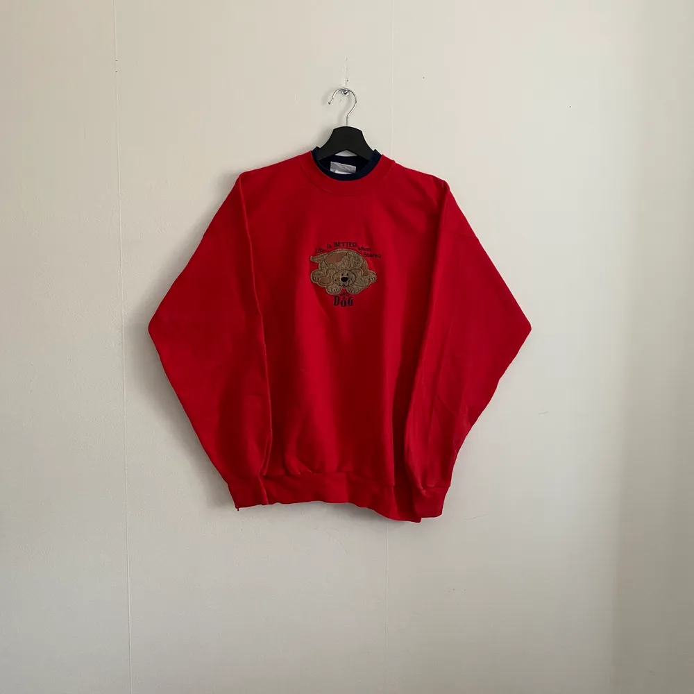 Vintage ”Dog” sweatshirt i väldigt bra skick och storlek L. Tröjor & Koftor.