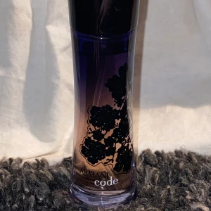 Parfym Giorgio Armani Code - Säljer denna Armani parfymen code, endast testad☺️💕