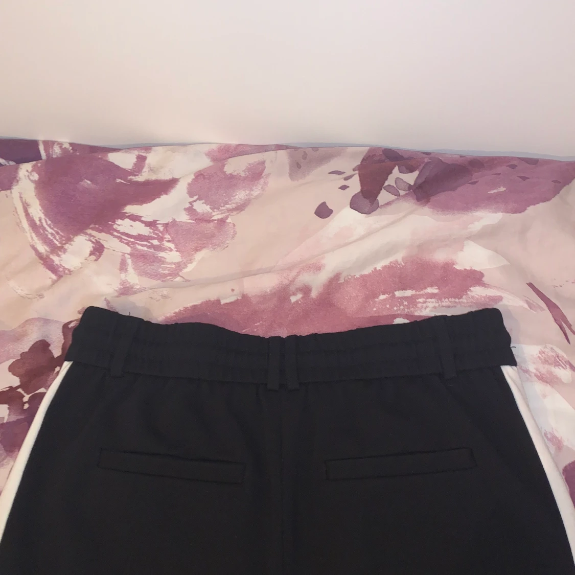 Stilrena mjukisbyxor från only - 90